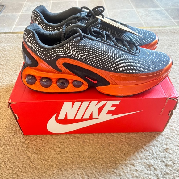 Nike Air Max DN QS Sneakers - Picture 6 of 7